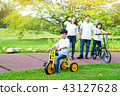 Asian family 43127628