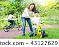 Asian family 43127629