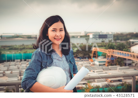 Portrait of engineer woman  43128571