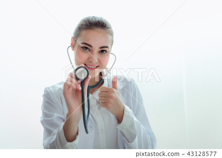 Female medicine doctor hand holding stethoscope 43128577