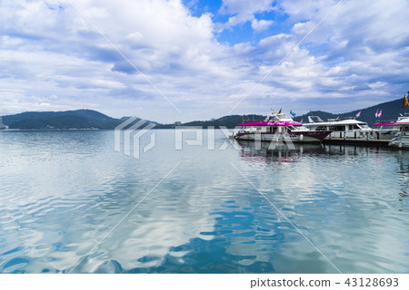 日月潭伊達邵碼頭天空倒影 43128693