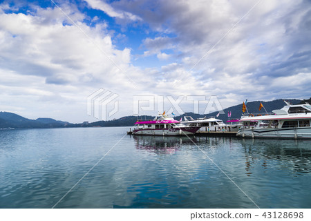 Sun Moon Lake Yida Shao Pier Sky Reflection 43128698