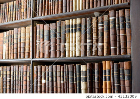 The Old Library, Trinity College, Dublin, 17.06. 2018 43132009