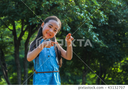 孩子，女孩，床，手，自然 43132707