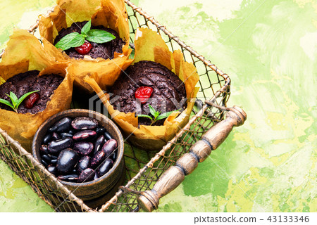 Vegan muffins from kidney beans 43133346