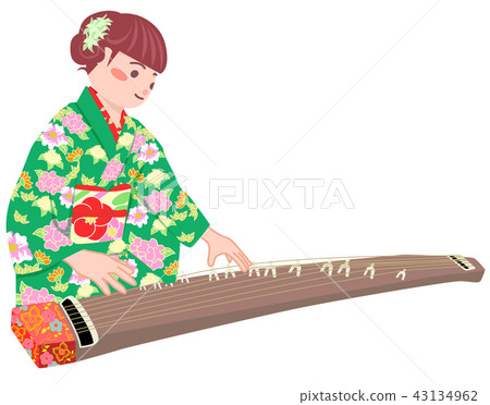 一個女人在玩古箏 43134962