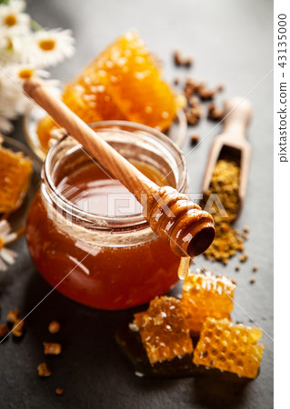 Honey jar and dipper Honey jar and dipper 43135000