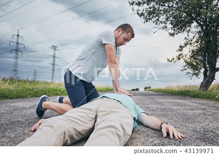 Resuscitation on the road 43139971