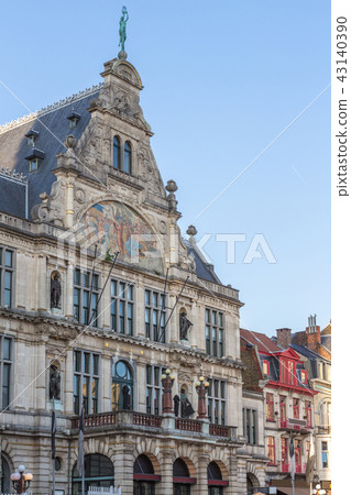 NTgent arts theater at sunset 43140390