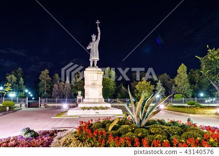 Stefan cel Mare statue at night 43140576
