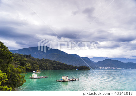 日月潭湖光山色 43141012