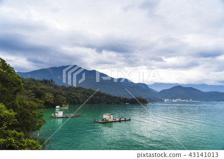 日月潭湖光山色 43141013
