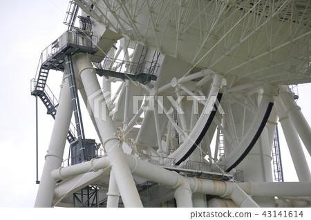 60米大的拋物線天線機構部分起來 43141614