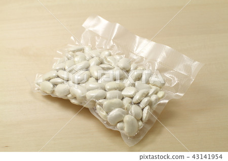 Beans, vacuum pack, dried beans, white flower beans, frozen cold storage Beans, vacuum pack, dried beans, white flower beans, frozen cold storage 43141954