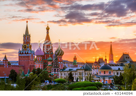 St. Basil's Cathedral and the Spassky Tower of the Moscow Kremli 43144094
