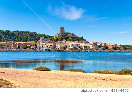 Village Gruissan with the ruin Tour Barberousse 43144402