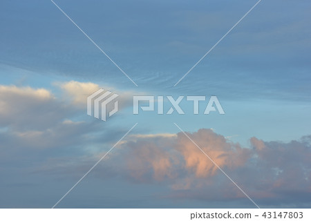 Blue sky looking through the clouds 43147803