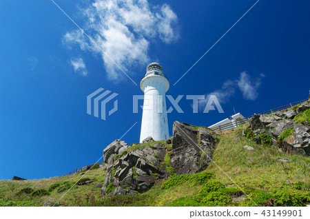 [Shimokitajiri Yazaki, Aomori Prefecture] White lighthouse on the cliff 43149901