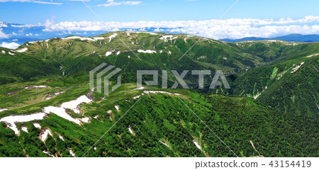 Mountains from the summit of the northern alps crystal mountain (Kurodake) Kitanosaki mountain, Tarohei, Yakushizawa 43154419