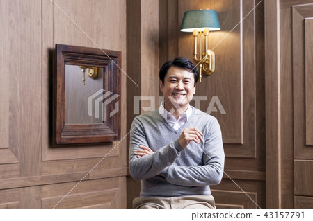 Middle-aged man, CEO, president, representative, office, office, office 43157791
