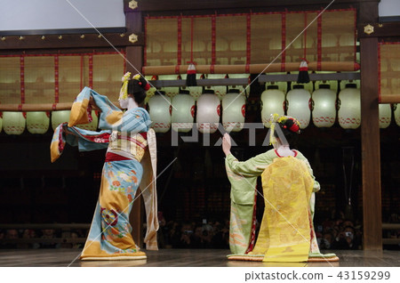 八坂神社Maiko Votive Dance 八坂神社Maiko Votive Dance 43159299