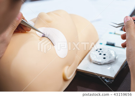 training for eyelash extension on Silicone Ma 43159656