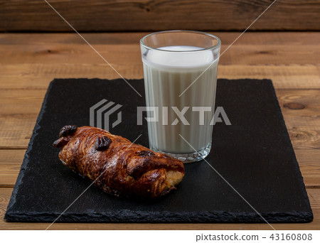 Breakfast. Cheesecakes with jam, a glass of milk and a croissant 43160808