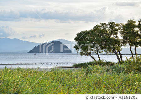 湖Oku Biwa / Kohoku水鳥公園和武生島日落視圖 43161208