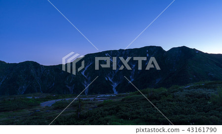 大山在黎明 大山在黎明 43161790