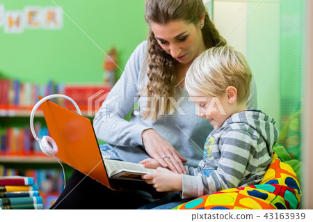 Mother with her son in a library Mother with her son in a library 43163939