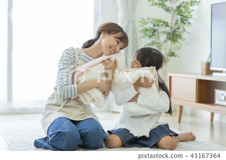 Parent and child laundry 43167364