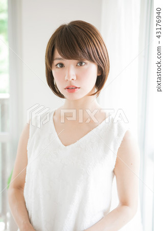 Women's hair style image Women's hair style image 43176940