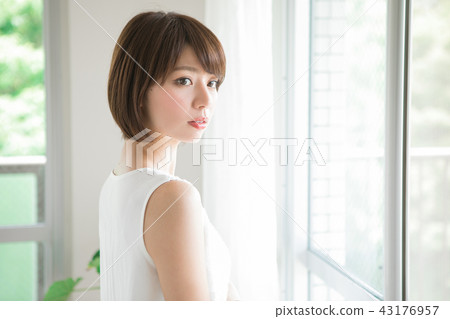 Female beauty image 43176957