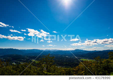 Summer view from Chichibu mountain and mountain peak of Chichibu Basin direction Oshino-cho direction 2018.08 b Wide-angle sun Summer view from Chichibu mountain and mountain peak of Chichibu Basin direction Oshino-cho direction 2018.08 b Wide-angle sun 43176990