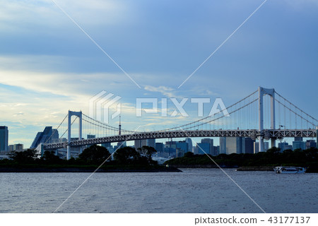 Odaiba Seaside Park, sunset view of Rainbow Bridge 43177137