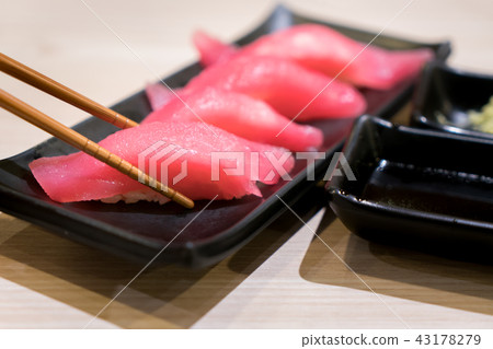 tuna sushi with chopsticks in black plate tuna sushi with chopsticks in black plate 43178279