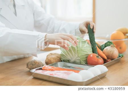 nutritionist, meal, cooking 43180959