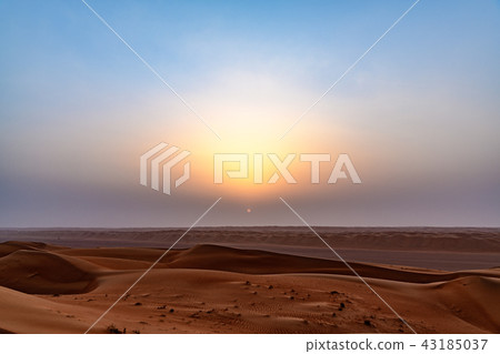 Wahiba沙漠（阿曼，Wahiba Sands）的日出 43185037