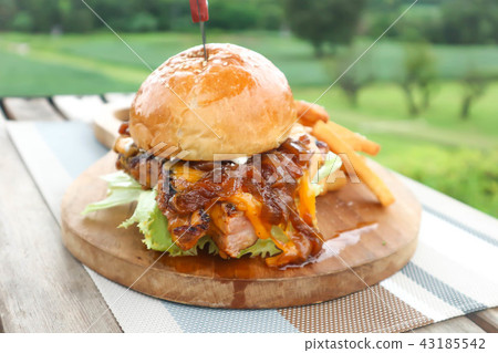 cheese burger or pork burger 43185542