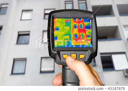 Recording buildings with a thermal camera 43187870