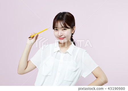 韓國相當女性大學生藍色長的頭髮 韓國相當女性大學生藍色長的頭髮 43190980