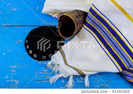 shofar ram's horn and tallit rosh hashanah jewesh shofar ram's horn and tallit rosh hashanah jewesh 43191085