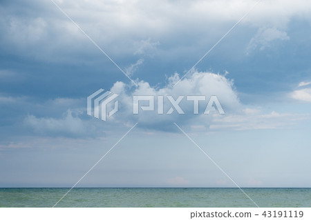 clouds background before a thunderstorm clouds background before a thunderstorm 43191119