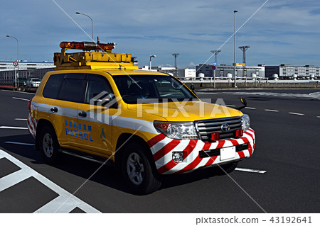 Shuto Expressway Patrol Car Shuto Expressway Patrol Car 43192641