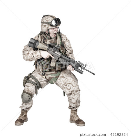 Soldier crouching under fire and screaming orders Soldier crouching under fire and screaming orders 43192824