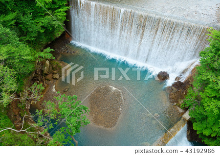 岩手縣八幡平，從森林中的大橋俯瞰松川谷 43192986