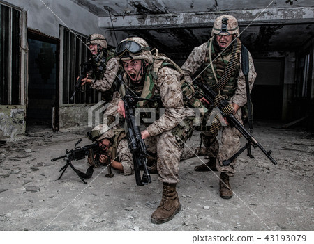 Marine Corps soldier fighters breakthrough with firefight 43193079