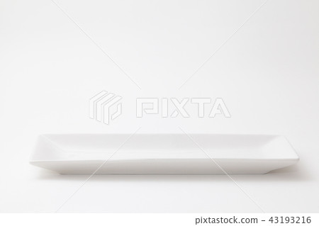 White elongated rectangular plate 43193216