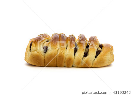 raisin cinnamon bread isolated on white background 43193243