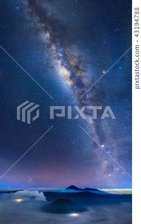 Bromo volcano with milky way, Java, Indonesia 43194788